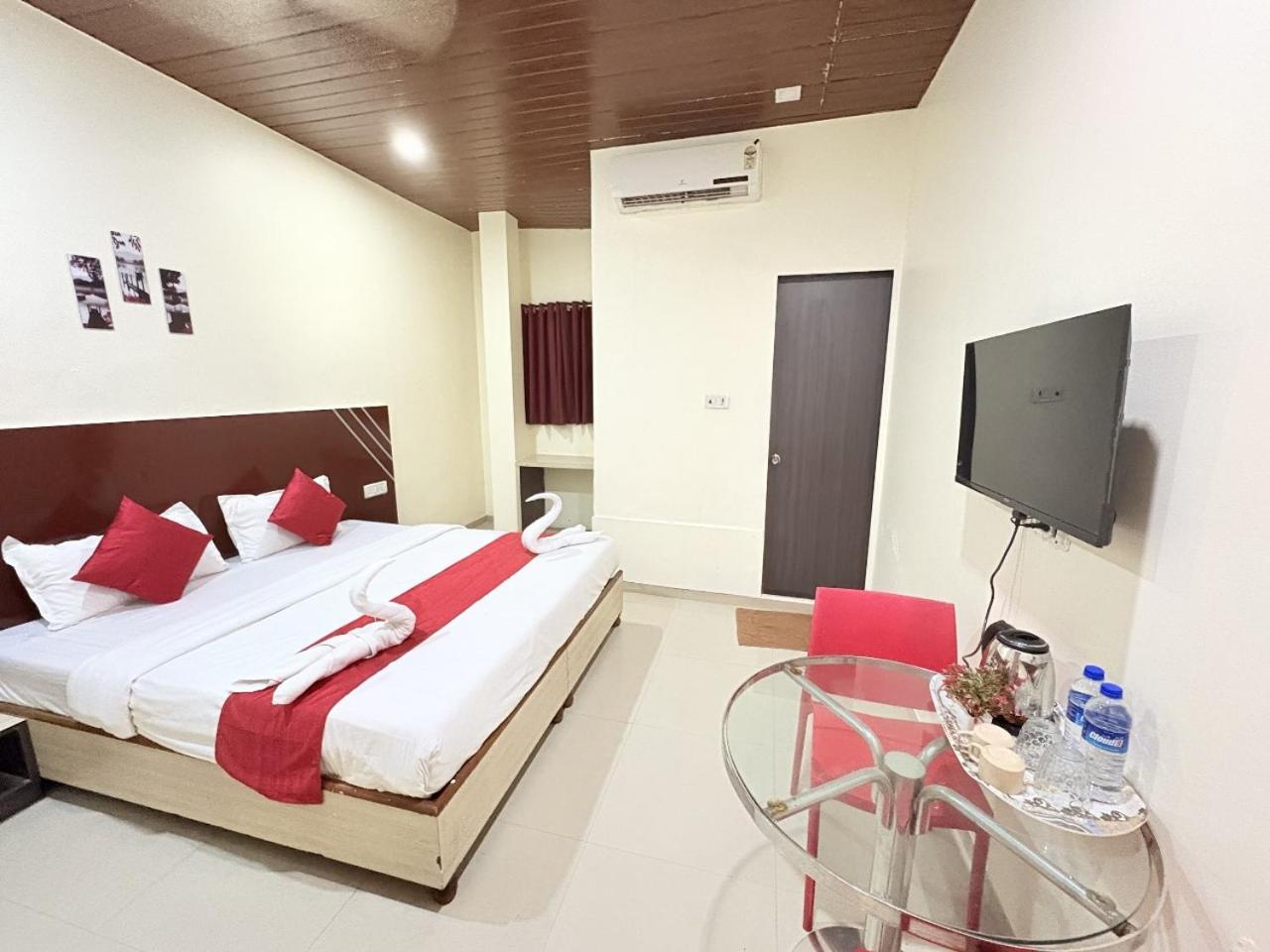 מומביי Hotel Kailash Park- Near International Airport מראה חיצוני תמונה