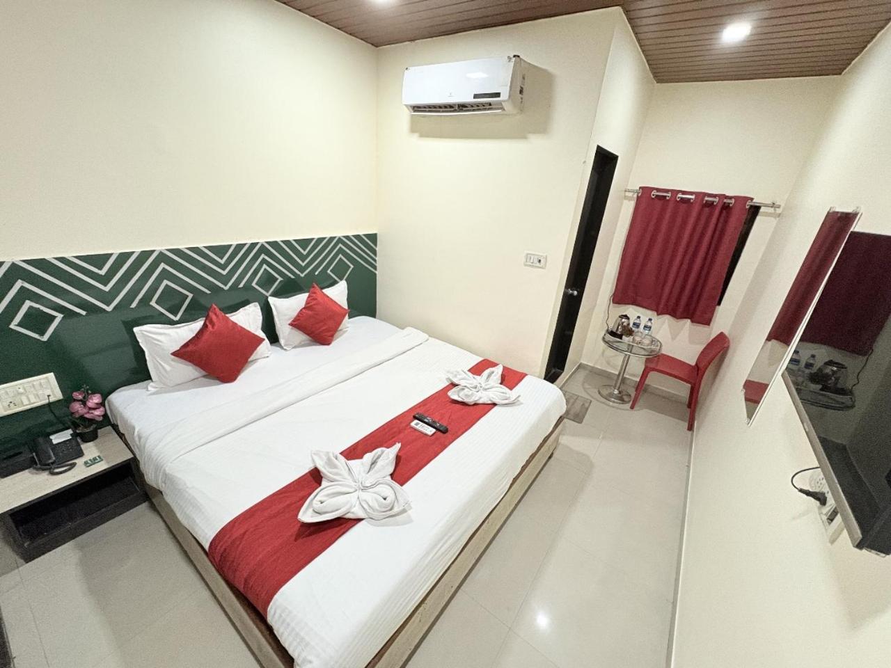 מומביי Hotel Kailash Park- Near International Airport מראה חיצוני תמונה